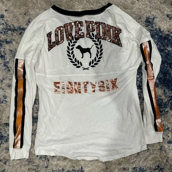 PINK Victoria's Secret White V-Neck Tee - Picture 3 of 11